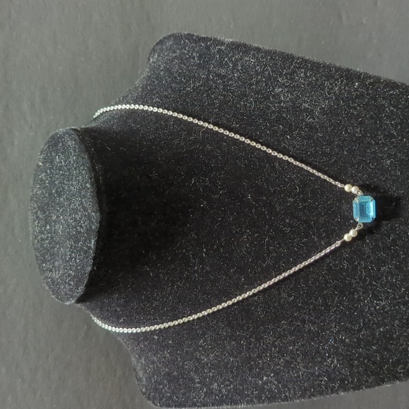 Avon Vintage Aqua Blue Ice Pendant Necklace - Silver Tone - Picture 2 of 6